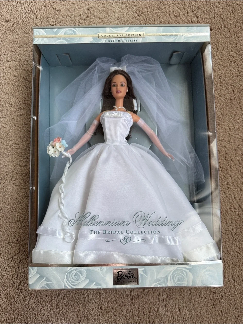 Barbie White Bridal Gown Doll with Veil and Bouquet - Picture 1 of 3